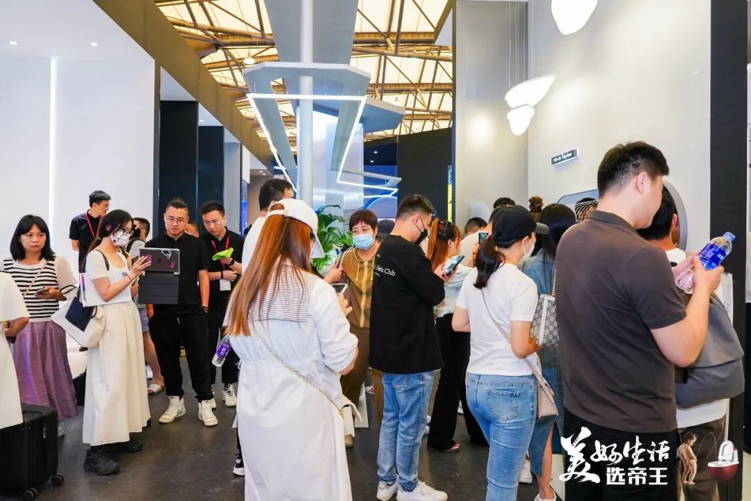 #��������չ





���úܴ� װ��������

���ú��� �յý�����



վ��ɽ���������ǳ��Ի�

Ǳ�κ��׺ͽ��Ӻ�����̸

���糿��ÿһ������say Hi